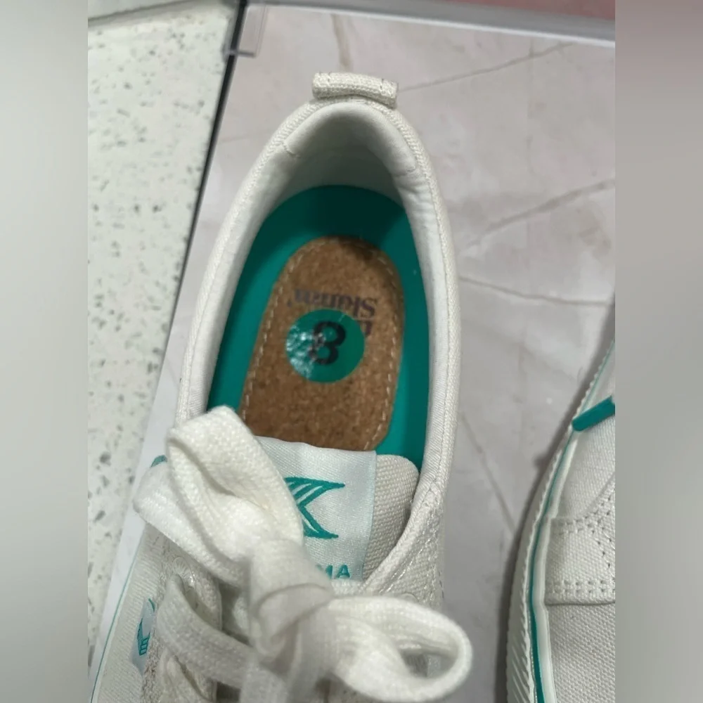 Cariuma Woman’s ’The Skimm’ Off White Canvas Sneaker Size 8 OCA Low